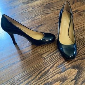 Nine West black pumps